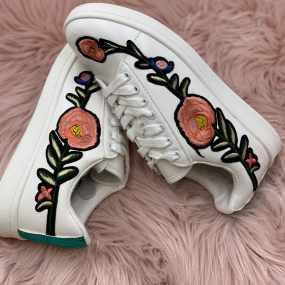 CAPE ROBBIN Floral Lace up Sneaker - Picture 3 of 7